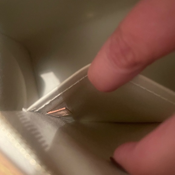 Authentic Louis Vuitton Vernis Brea MM bag. Like new without tags. Beautiful bag - Picture 8 of 13